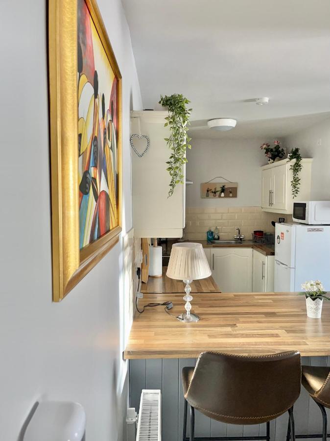 Trinity Apartments Four 1-Bedroom Apts Waterford City Centre Esterno foto