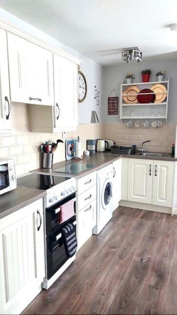 Trinity Apartments Four 1-Bedroom Apts Waterford City Centre Esterno foto