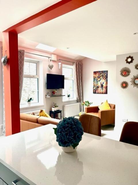 Trinity Apartments Four 1-Bedroom Apts Waterford City Centre Esterno foto