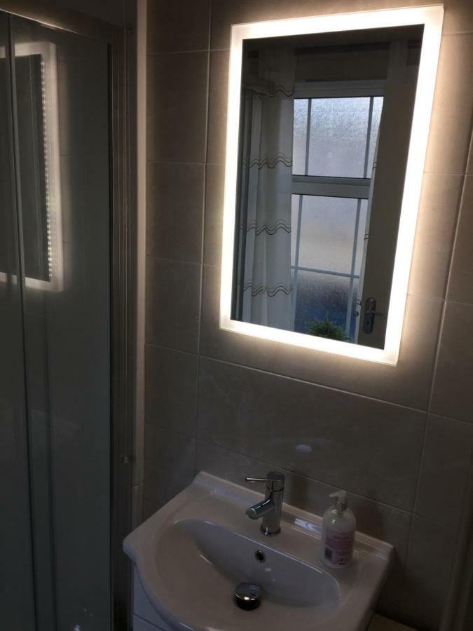 Trinity Apartments Four 1-Bedroom Apts Waterford City Centre Esterno foto